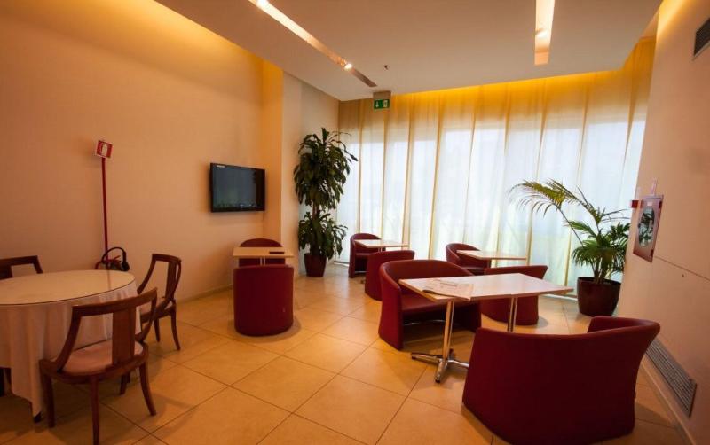 Hotel Lux Modena - Lobi