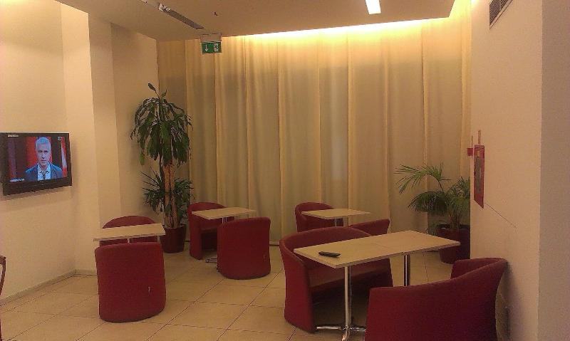 Hotel Lux Modena - Lobi