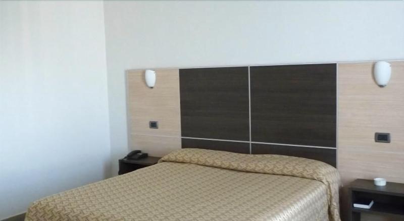 Hotel Lux Modena - Oda
