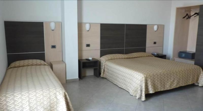 Hotel Lux Modena - Oda