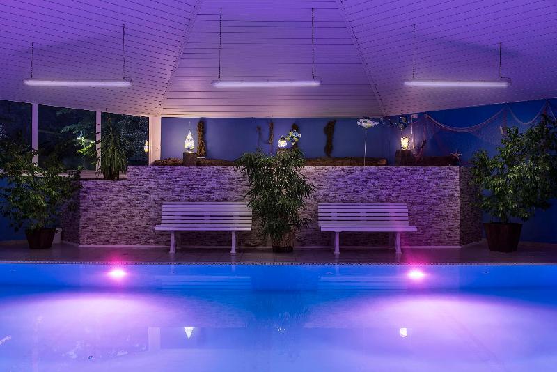 BEST WESTERN PLUS Ostseehotel Waldschloesschen - Havuz