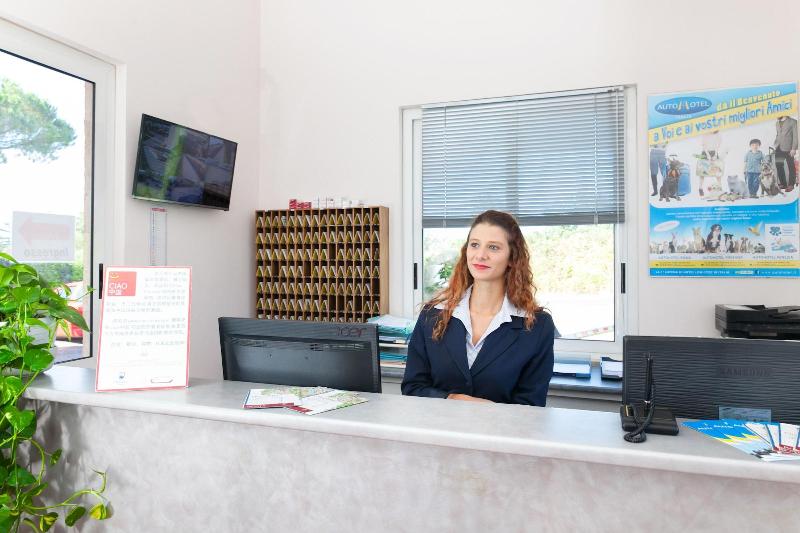 Autohotel - Lobi