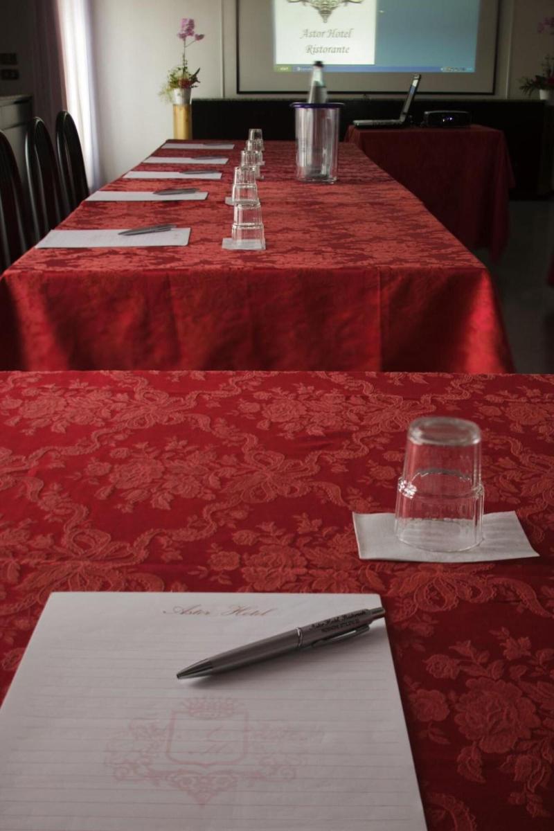 Astor Hotel - Toplantı