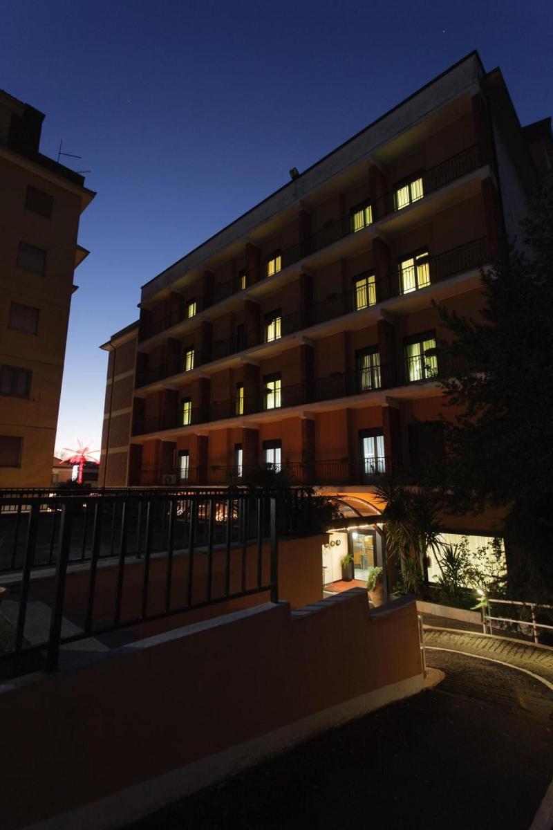 Astor Hotel - Genel