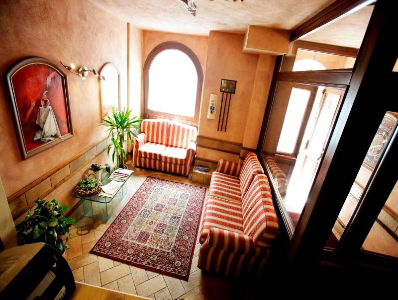 Hotel Garibaldi - Lobi