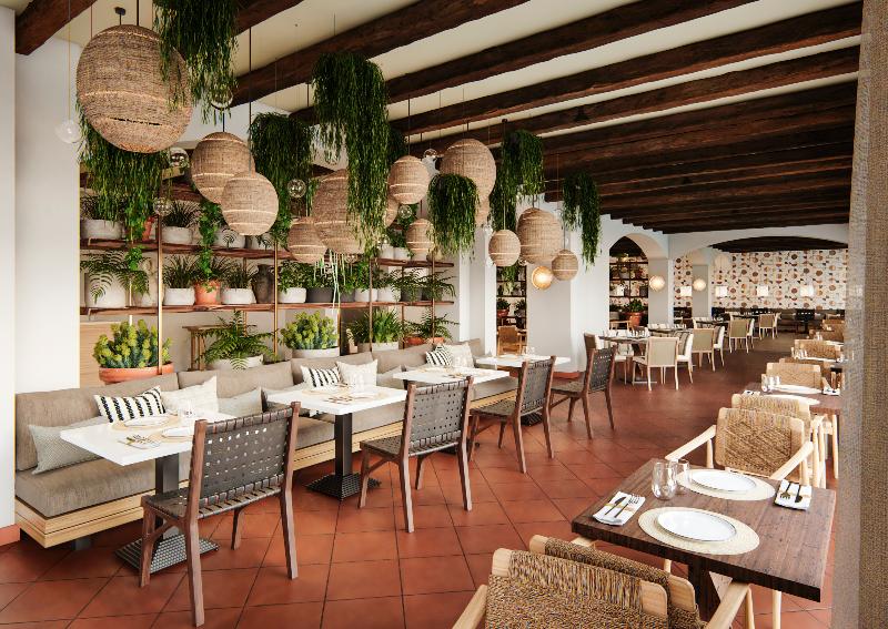 Mangia's Santa Teresa Sardinia, Curio Collection - Restoran