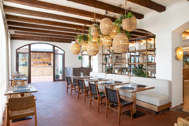 Mangia's Santa Teresa Sardinia, Curio Collection - Restoran