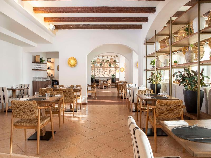 Mangia's Santa Teresa Sardinia, Curio Collection - Restoran