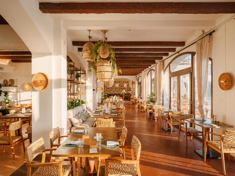Mangia's Santa Teresa Sardinia, Curio Collection - Restoran