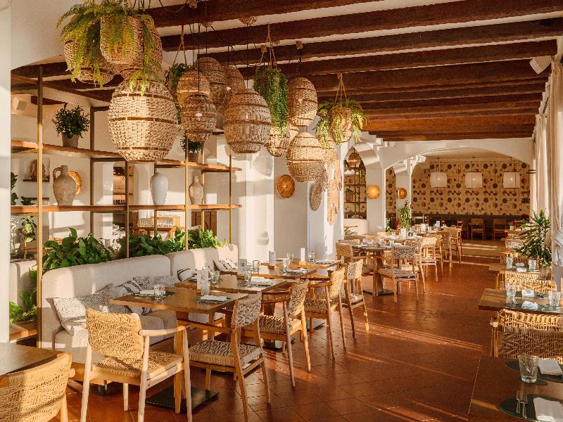 Mangia's Santa Teresa Sardinia, Curio Collection - Restoran