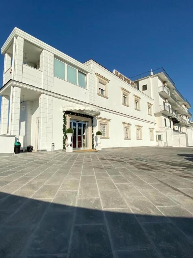 Grand Hotel Royal - Genel