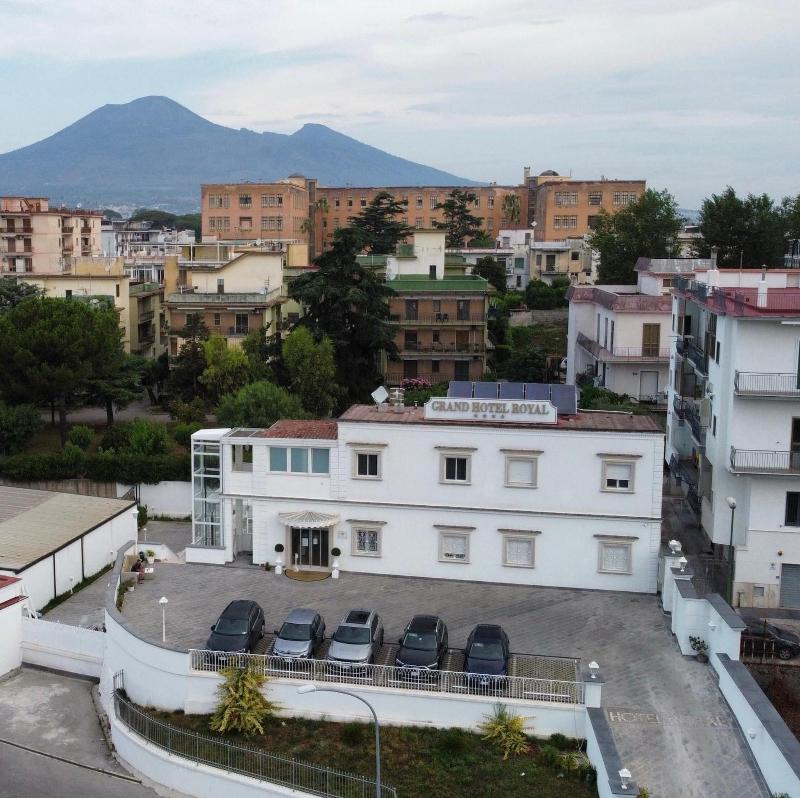 Grand Hotel Royal - Genel