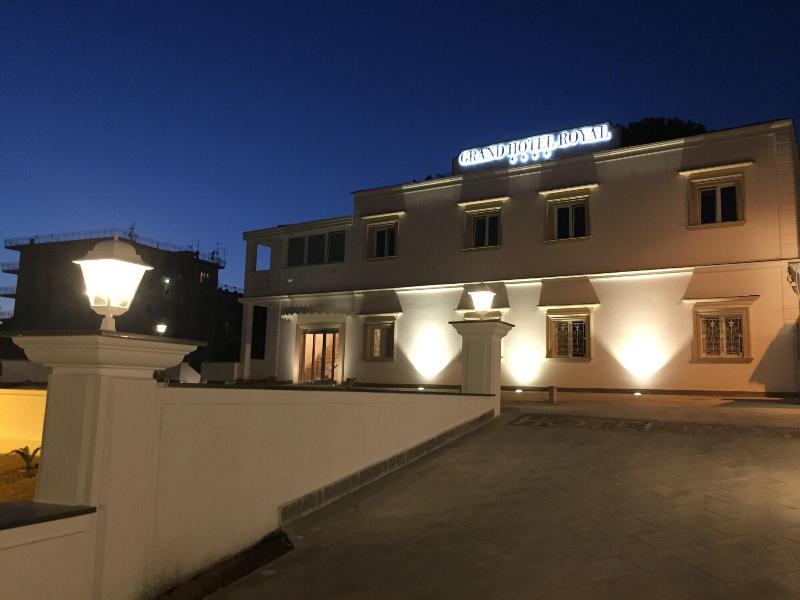 Grand Hotel Royal - Genel