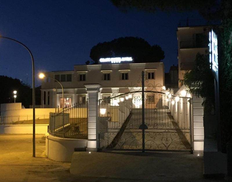 Grand Hotel Royal - Genel