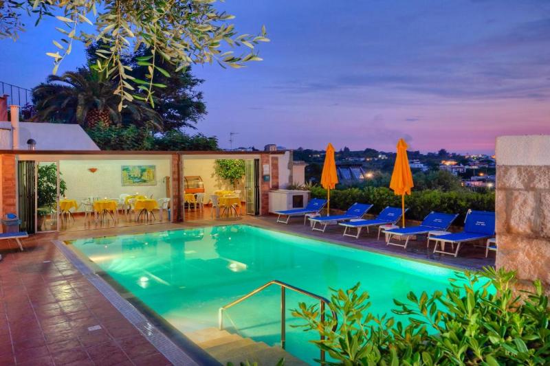 Hotel Villa Mena - Havuz