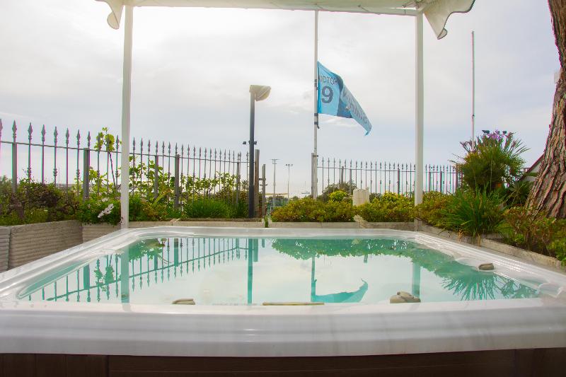 Hotel Villa Mena - Havuz