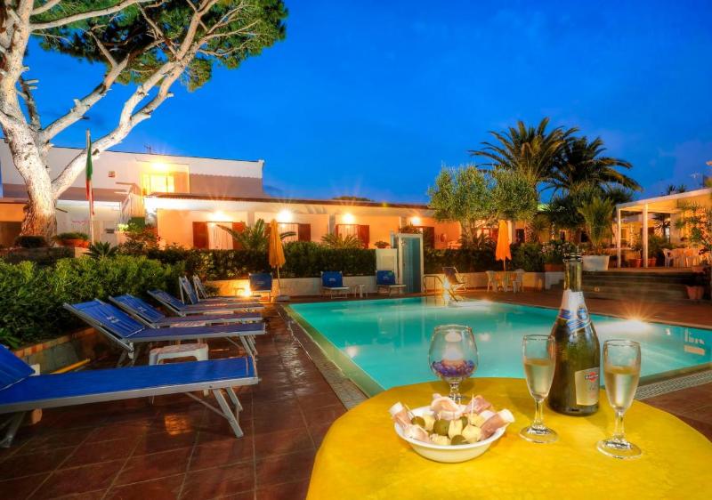 Hotel Villa Mena - Havuz