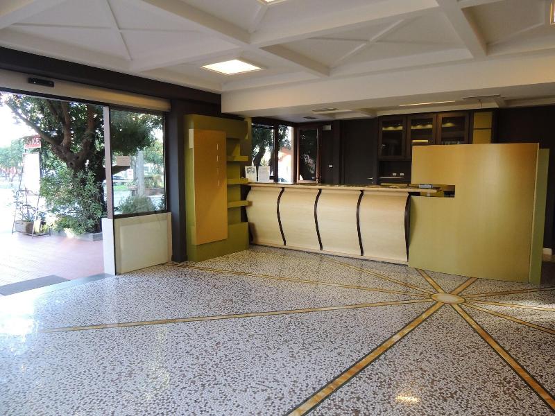 Hotel Zeus Pompei - Lobi