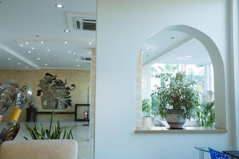 Hotel The Queen - Lobi