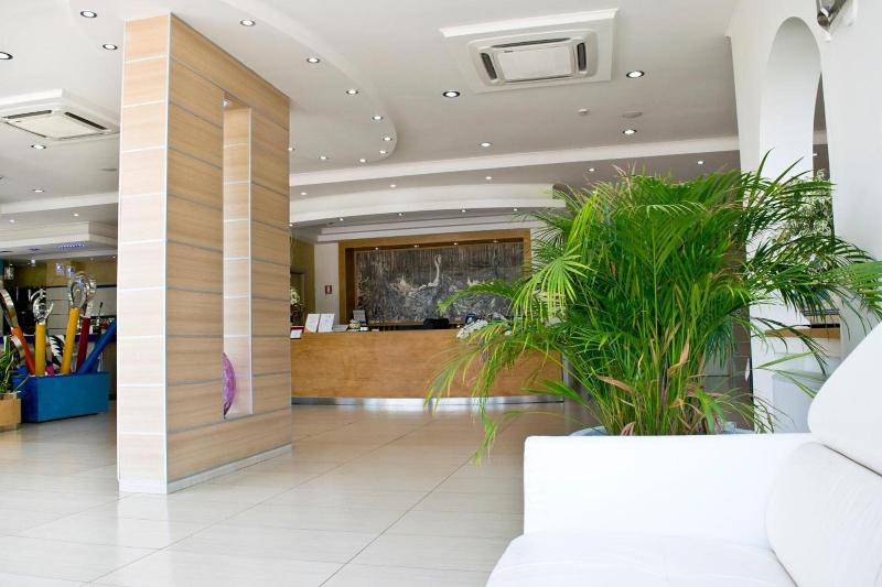 Hotel The Queen - Lobi