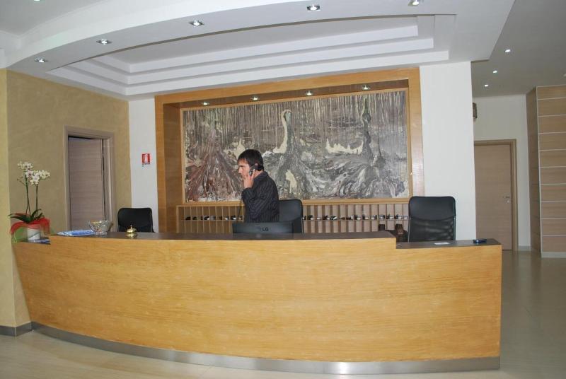 Hotel The Queen - Lobi