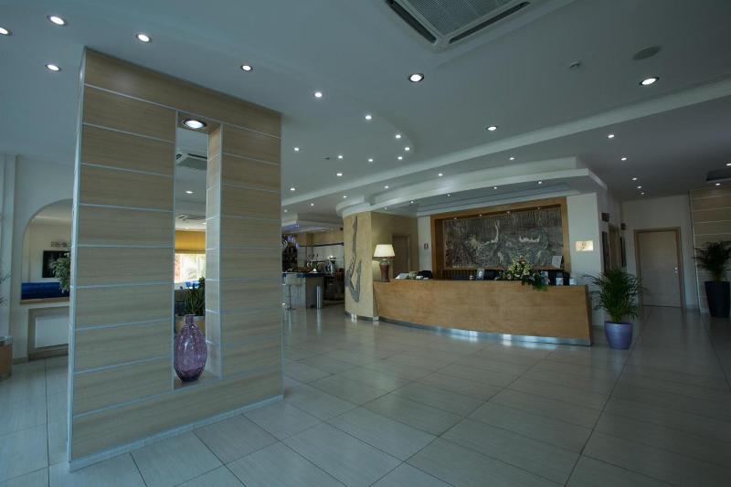 Hotel The Queen - Lobi