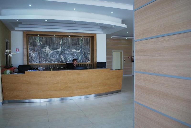Hotel The Queen - Lobi