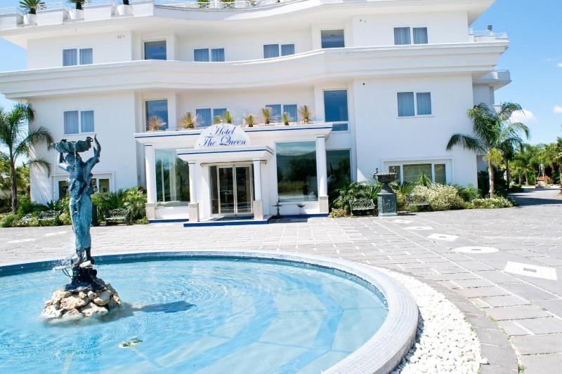 Hotel The Queen - Havuz