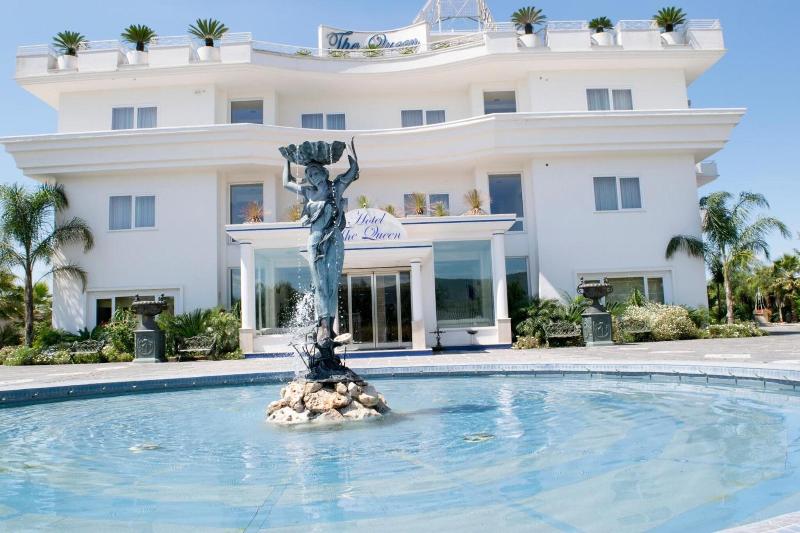Hotel The Queen - Havuz
