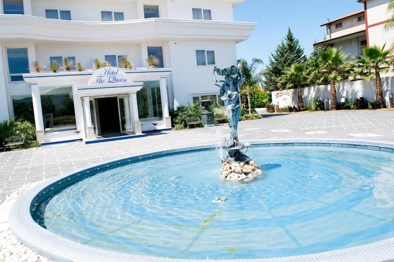 Hotel The Queen - Havuz