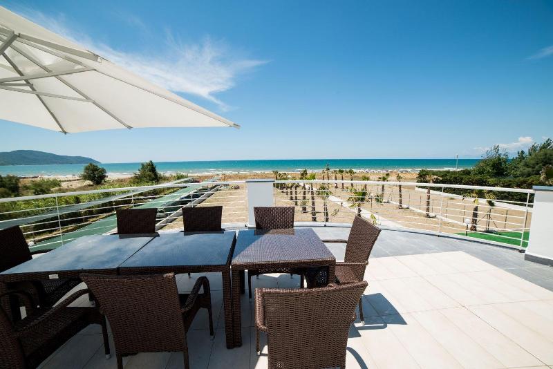 Medea Beach Resort - Teras