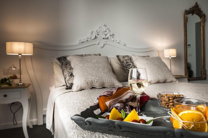 Palazzo Natoli Boutique Hotel - Oda