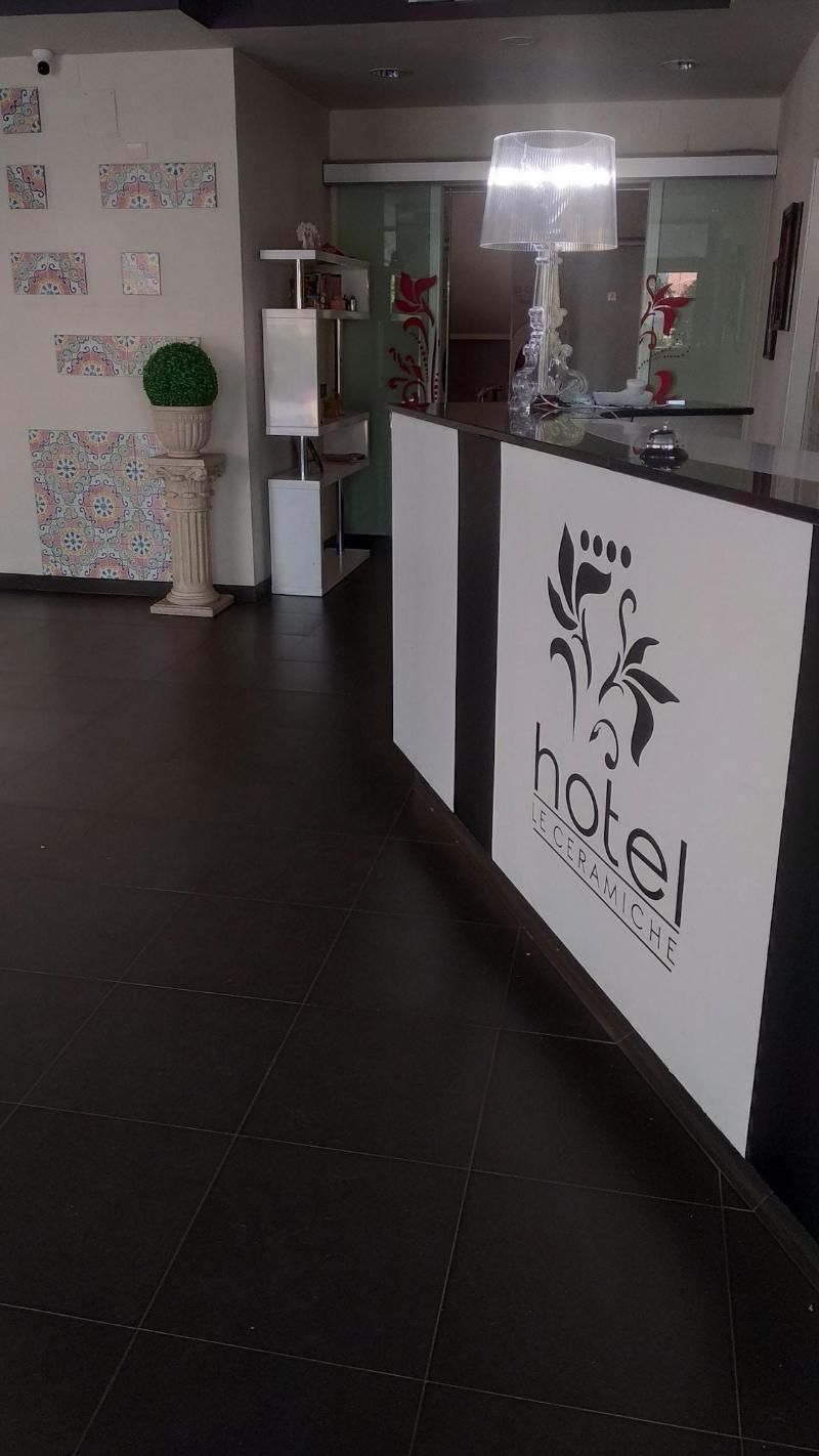 Hotel Residence Le Ceramiche - Lobi