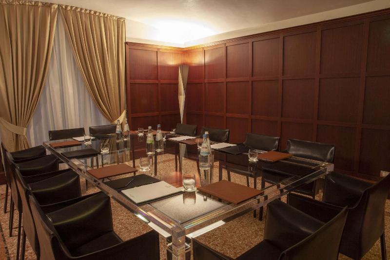 Hotel Rua Frati 48 In San Francesco - Toplantı
