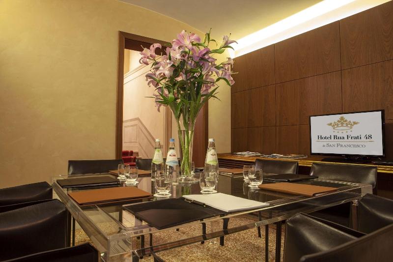 Hotel Rua Frati 48 In San Francesco - Toplantı