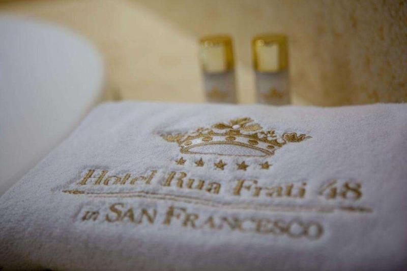 Hotel Rua Frati 48 In San Francesco - Oda