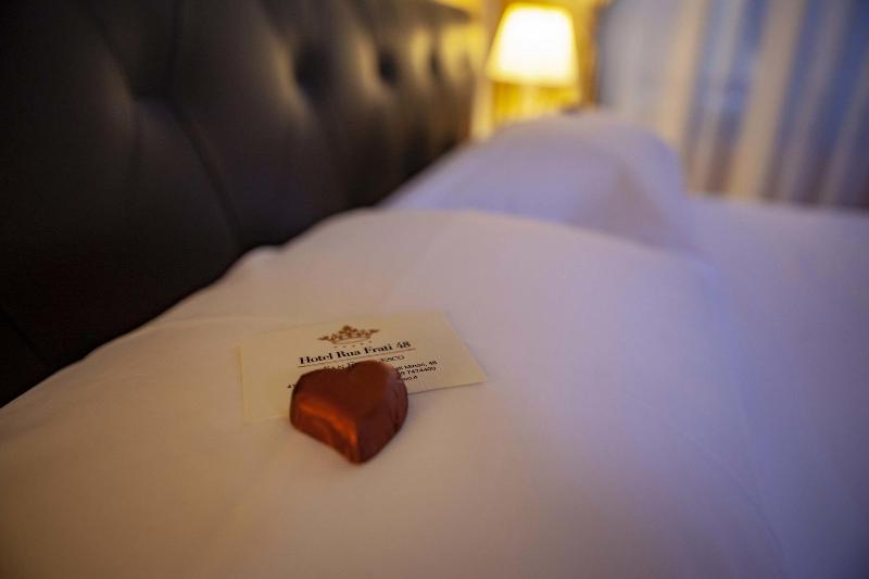Hotel Rua Frati 48 In San Francesco - Oda