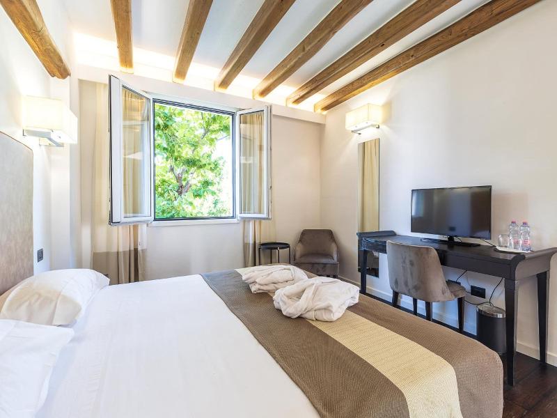 Raphael Hotel - Genel