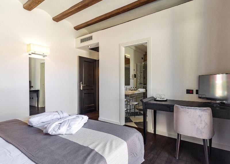 Raphael Hotel - Oda