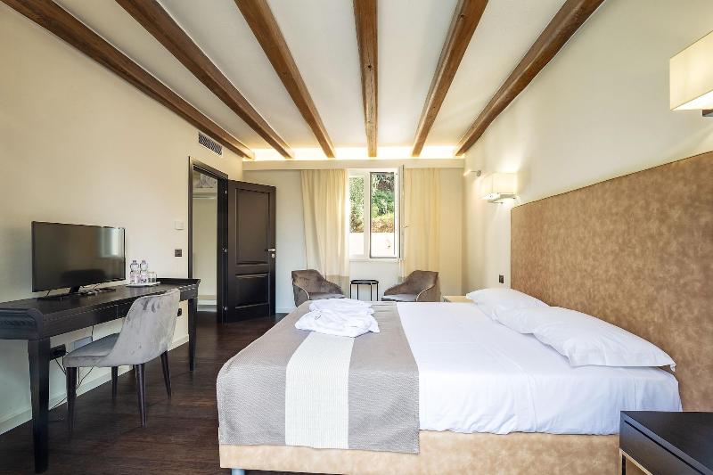 Raphael Hotel - Oda