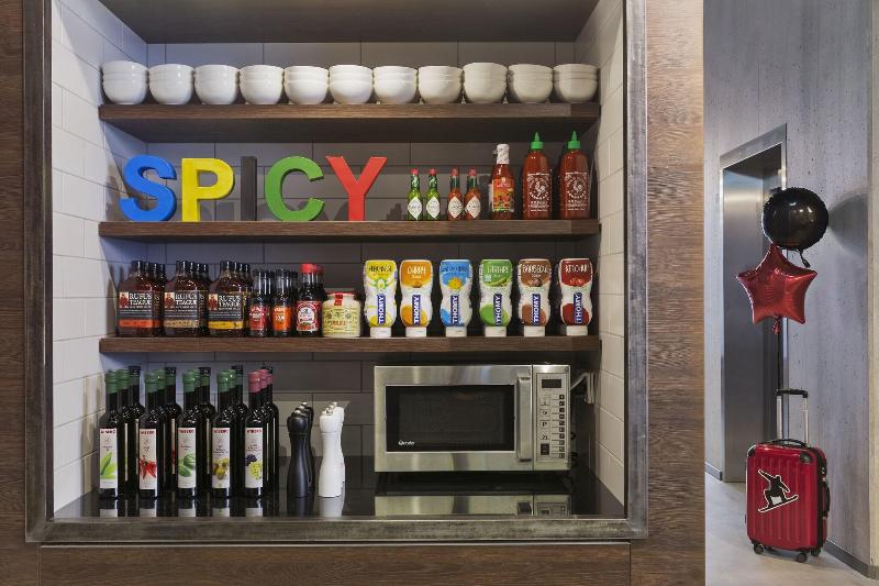Moxy Lausanne City - Bar