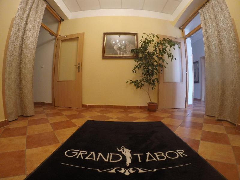 Hotel Grand Tabor - Lobi