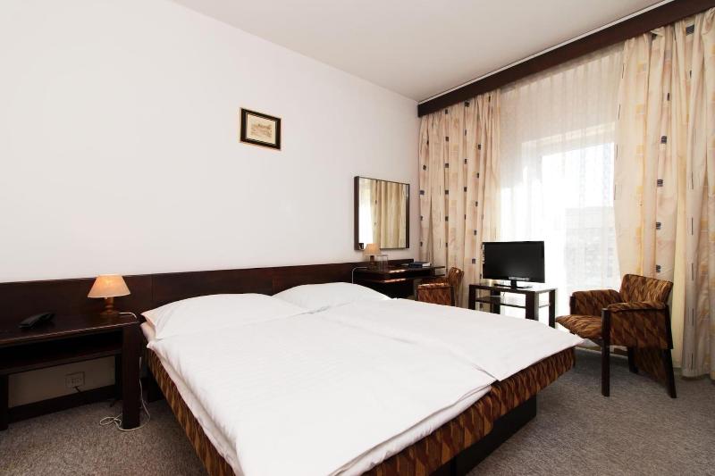 Hotel Merkur - Oda