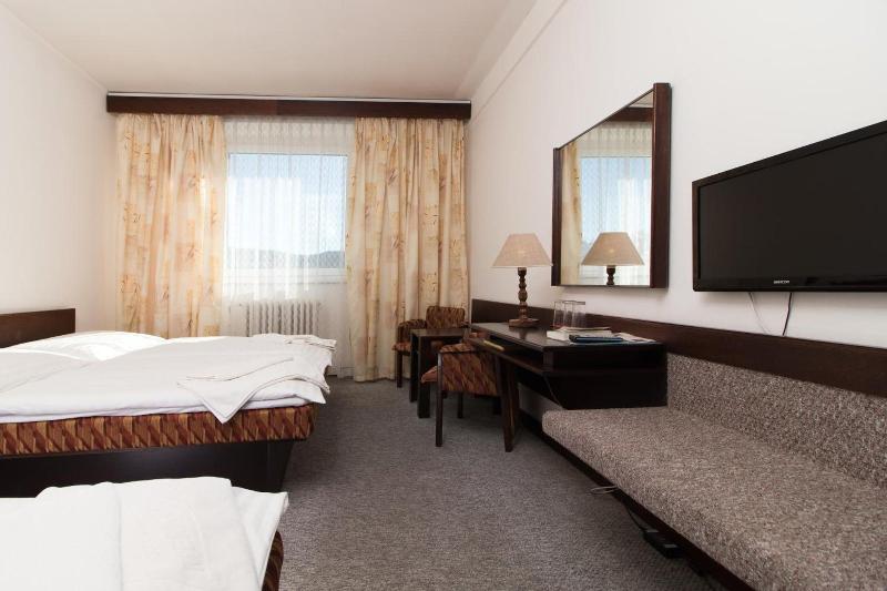 Hotel Merkur - Oda