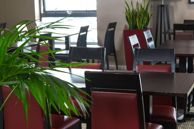 Holiday Inn Express London - Luton Airport - Restoran