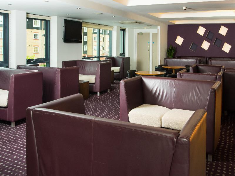 Holiday Inn Express Hemel Hempstead - Lobi