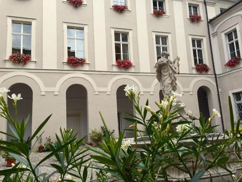 Gästehaus im Priesterseminar Salzburg - Genel