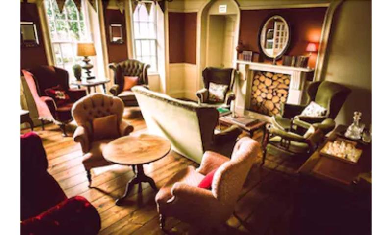 Les Douvres Hotel - Lobi