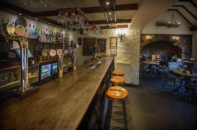 The Falls Of Dochart Inn - Bar