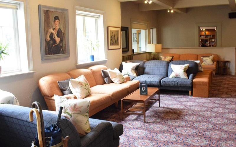 The Knoll House - Lobi